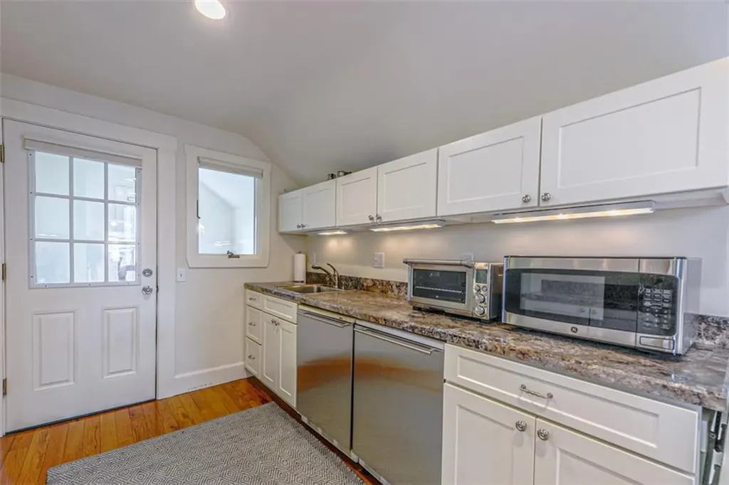 401 Broadway Newport RI 02840