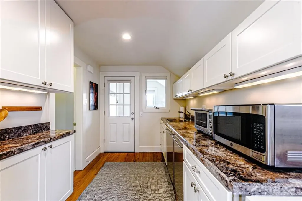 401 Broadway Newport RI 02840