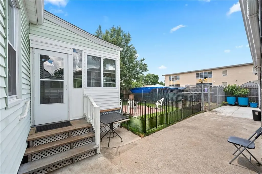 81 Rosemere Road Pawtucket RI 02861
