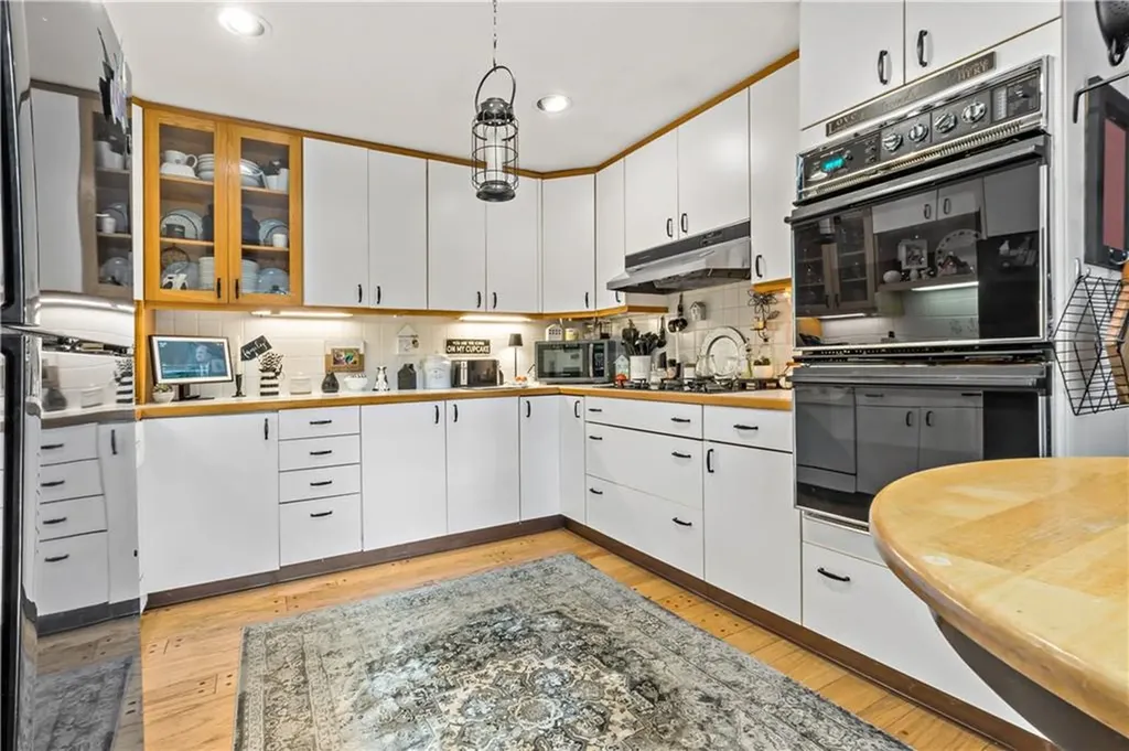 6 Chester Avenue Bristol RI 02809