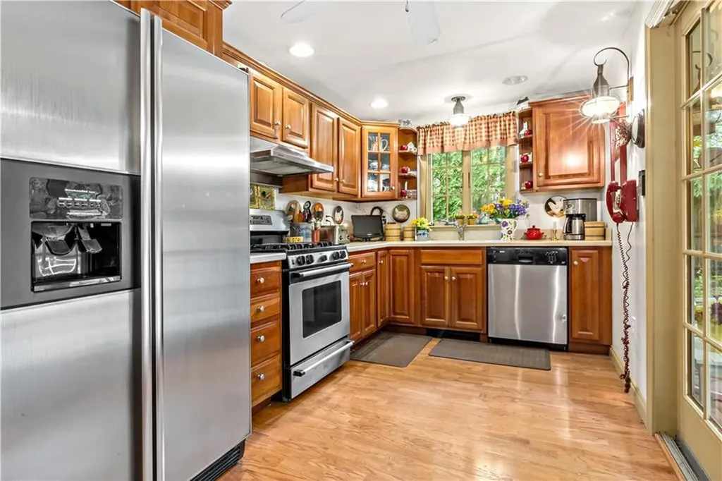 6 Chester Avenue Bristol RI 02809