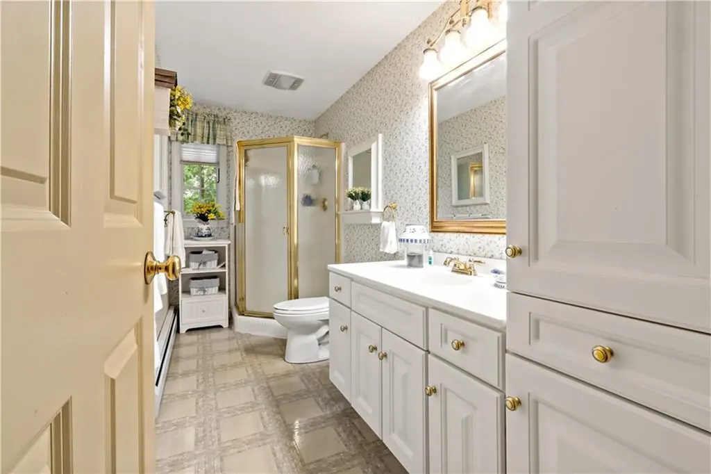 6 Chester Avenue Bristol RI 02809