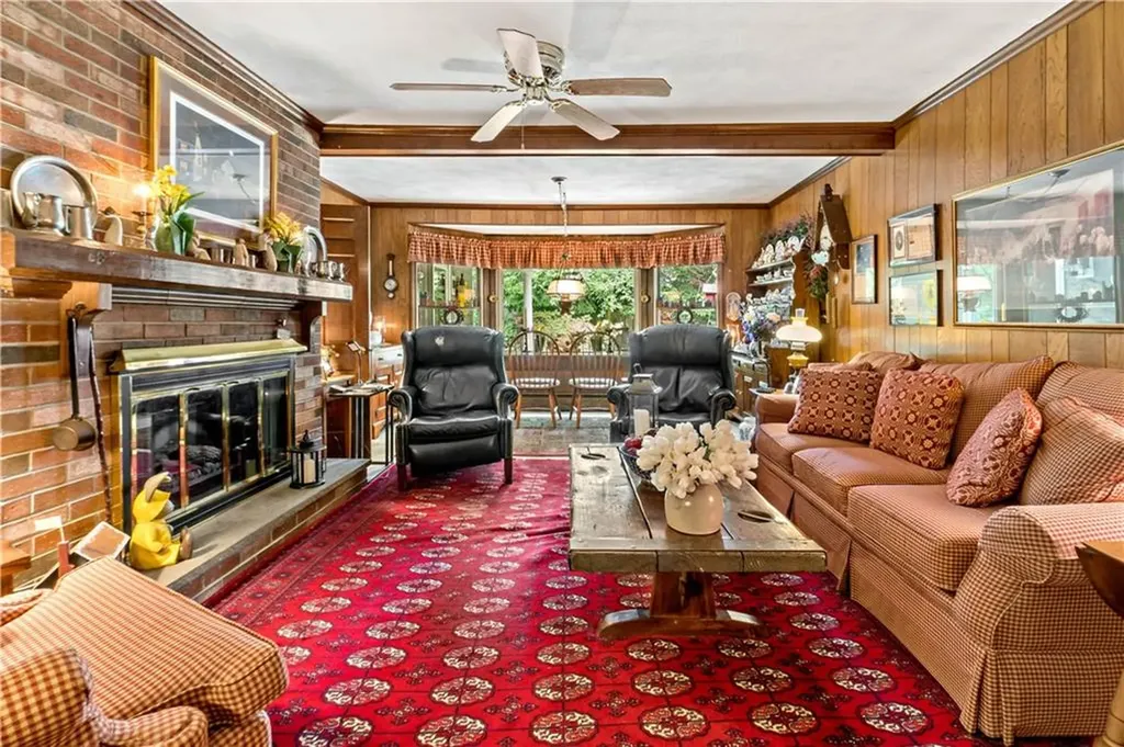 6 Chester Avenue Bristol RI 02809