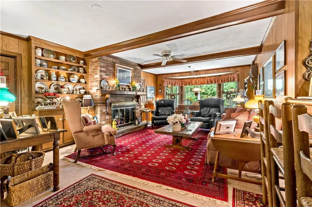 6 Chester Avenue Bristol RI 02809