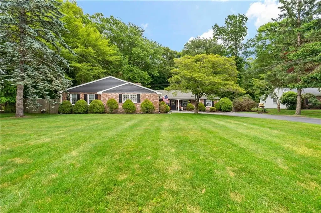 6 Chester Avenue Bristol RI 02809