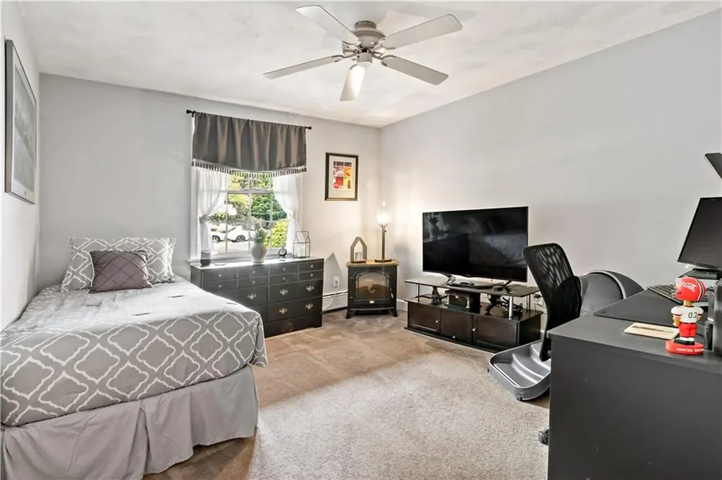 6 Chester Avenue Bristol RI 02809