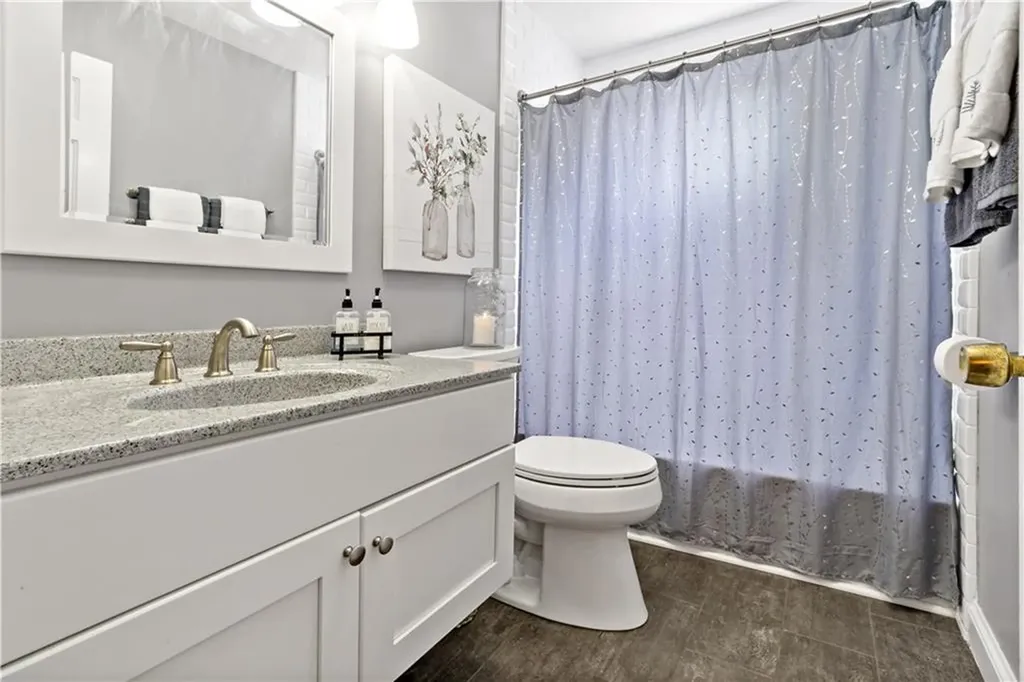 6 Chester Avenue Bristol RI 02809