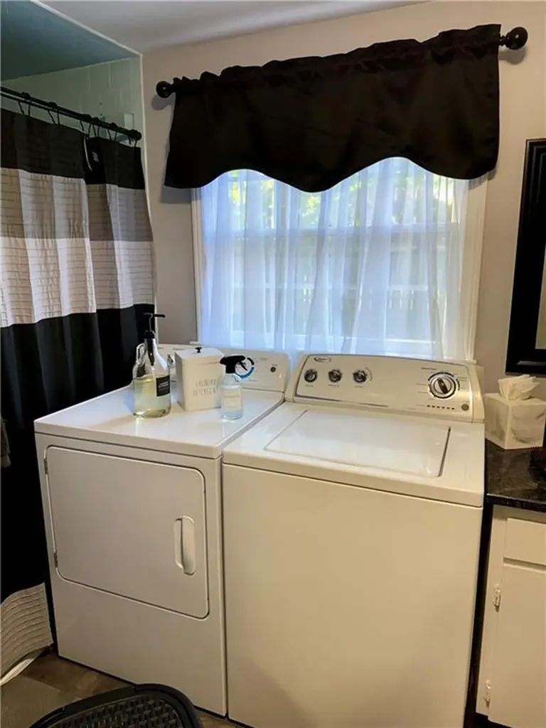 6 Chester Avenue Bristol RI 02809