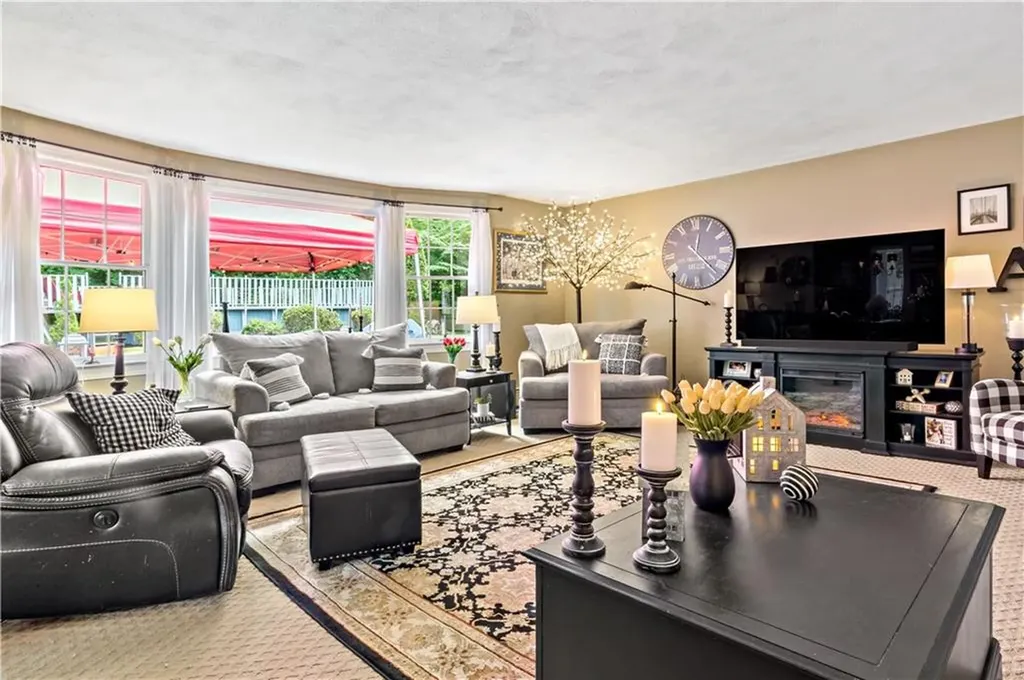 6 Chester Avenue Bristol RI 02809