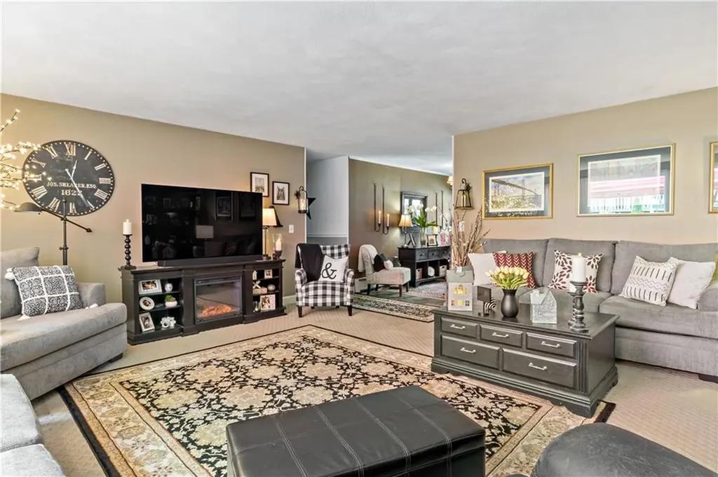 6 Chester Avenue Bristol RI 02809