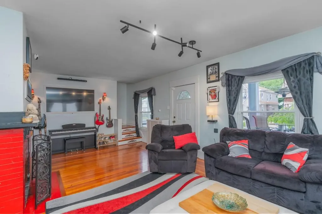 20 Concord Avenue Cranston RI 02910
