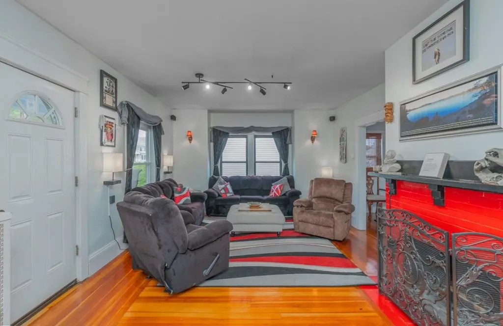 20 Concord Avenue Cranston RI 02910