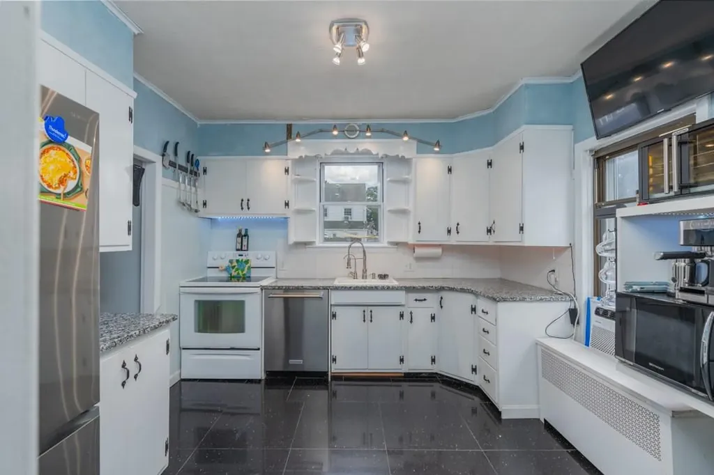 20 Concord Avenue Cranston RI 02910