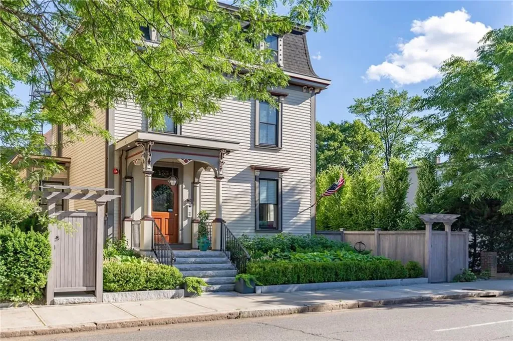 435 Angell Street Providence RI 02906