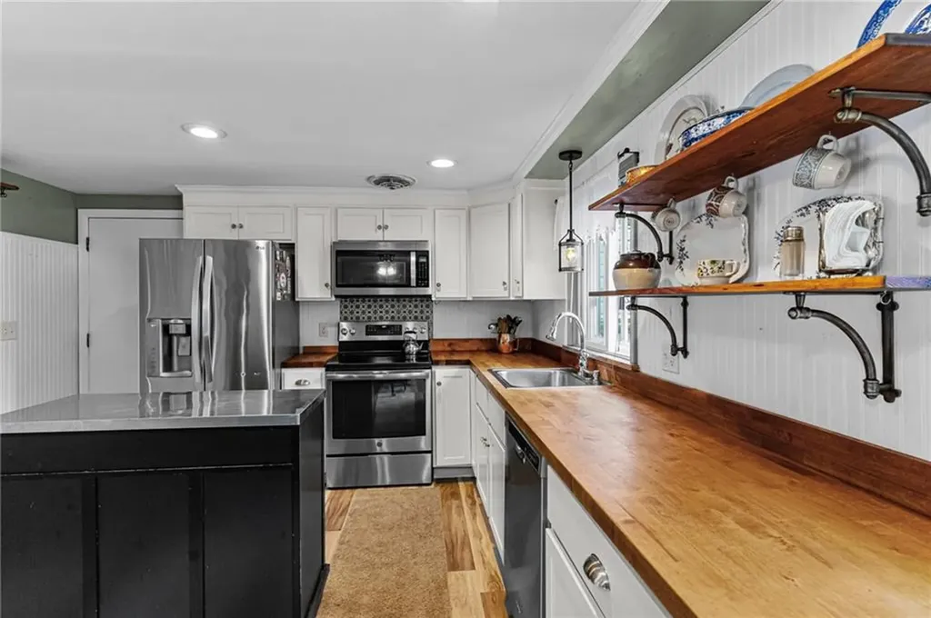 24 Apollo Street Warwick RI 02888