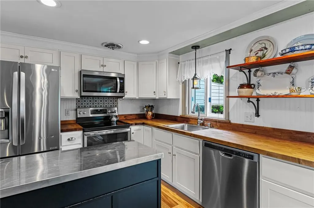 24 Apollo Street Warwick RI 02888