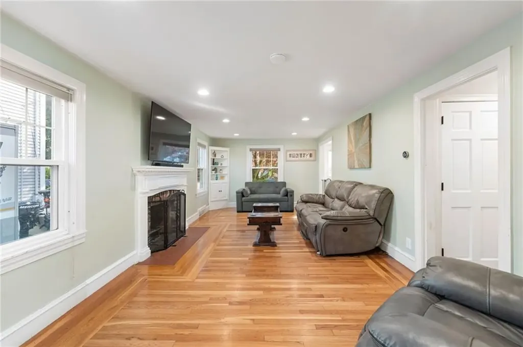 63 Mauran Street Cranston RI 02910