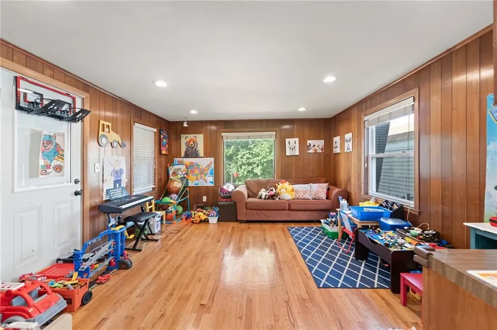 63 Mauran Street Cranston RI 02910