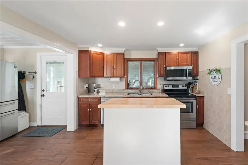 63 Mauran Street Cranston RI 02910