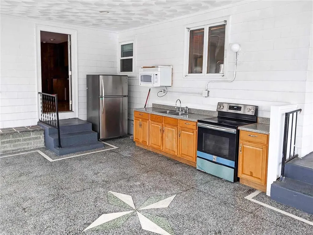 63 Mauran Street Cranston RI 02910