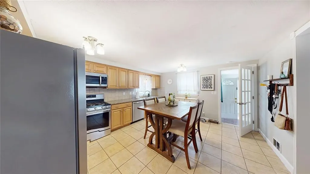 107 Knowles Drive Warwick RI 02888