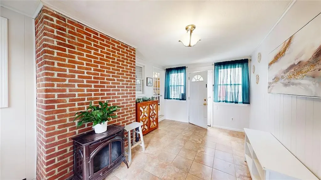 107 Knowles Drive Warwick RI 02888
