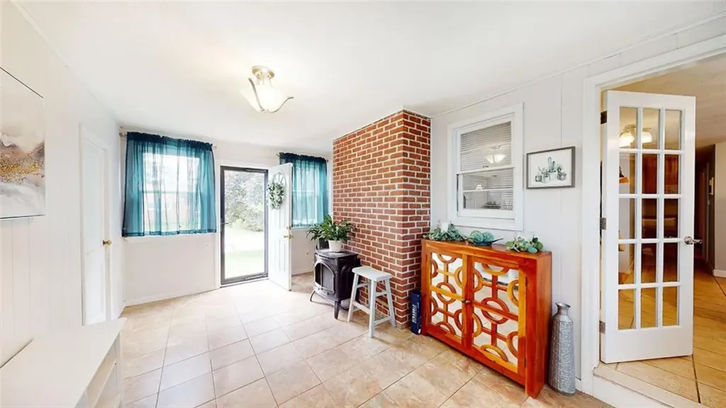 107 Knowles Drive Warwick RI 02888