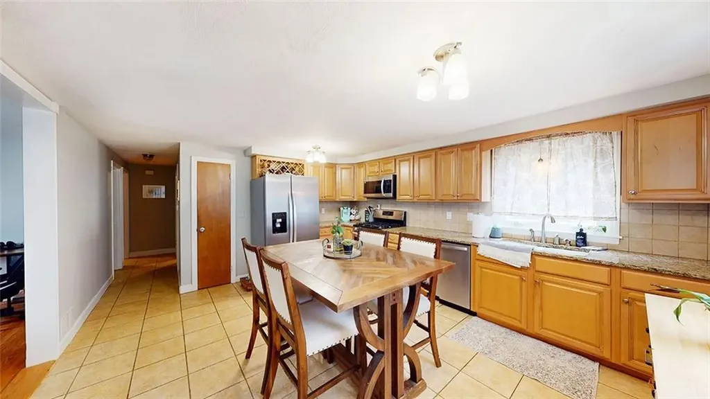 107 Knowles Drive Warwick RI 02888