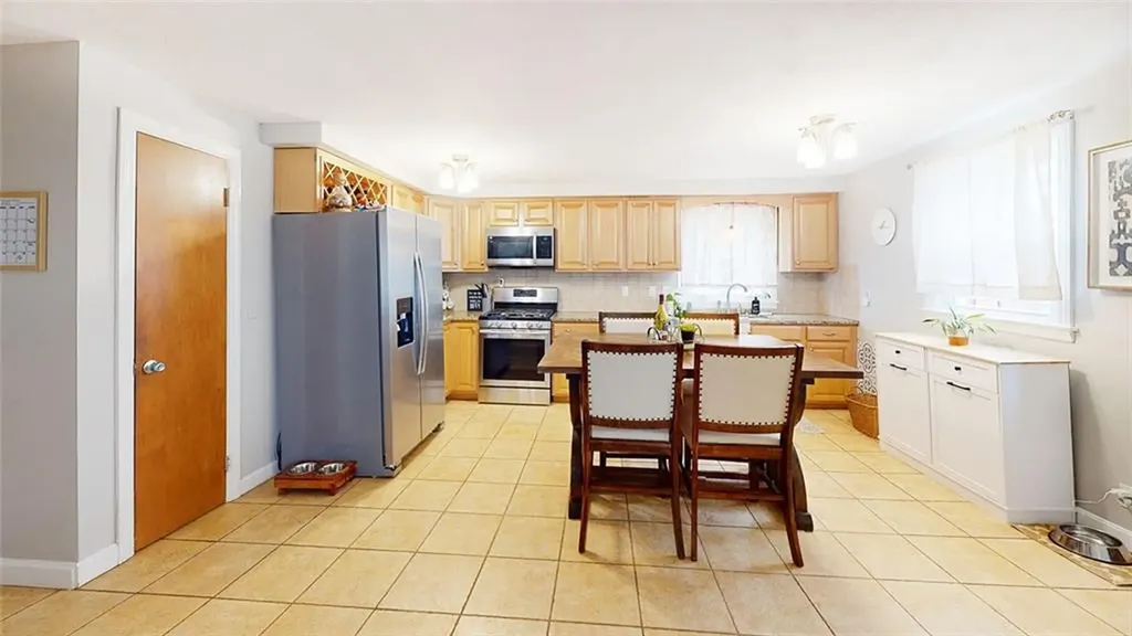 107 Knowles Drive Warwick RI 02888
