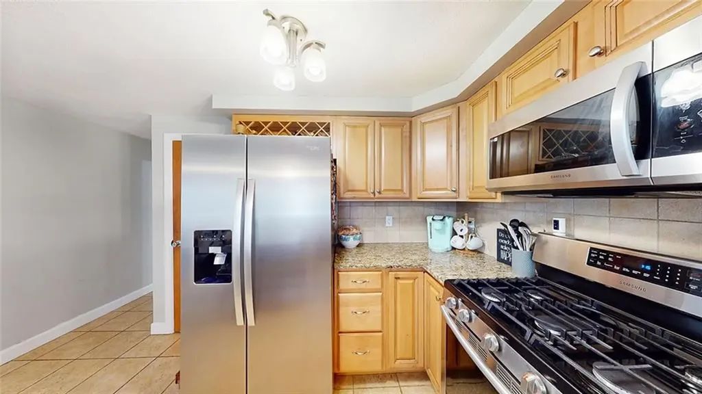 107 Knowles Drive Warwick RI 02888