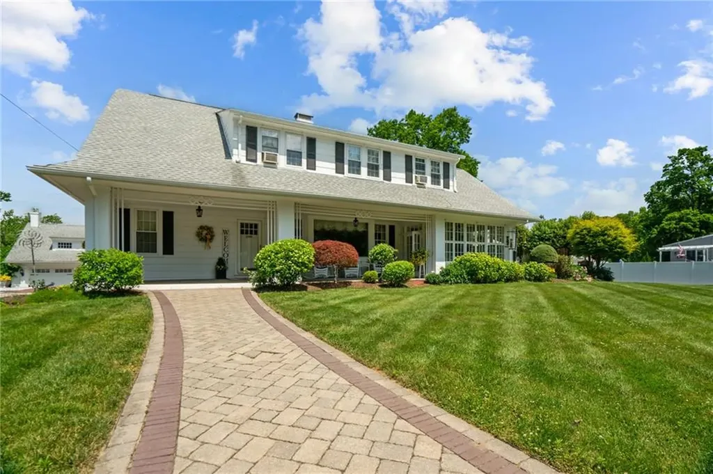 72 Upland Road Woonsocket RI 02895