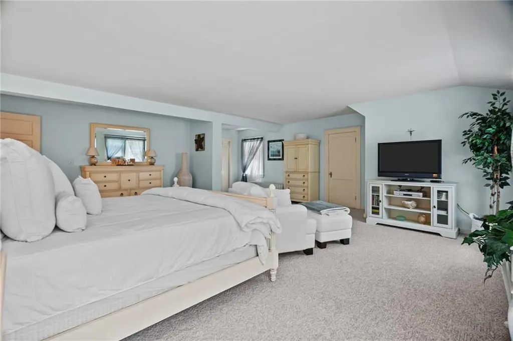 72 Upland Road Woonsocket RI 02895