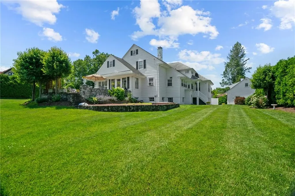 72 Upland Road Woonsocket RI 02895