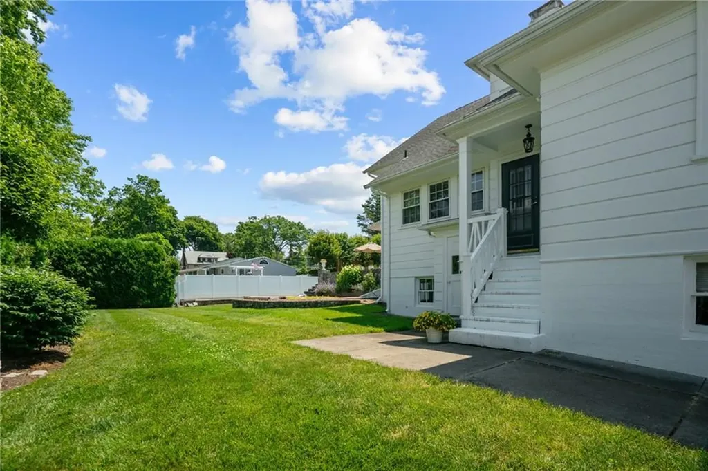 72 Upland Road Woonsocket RI 02895