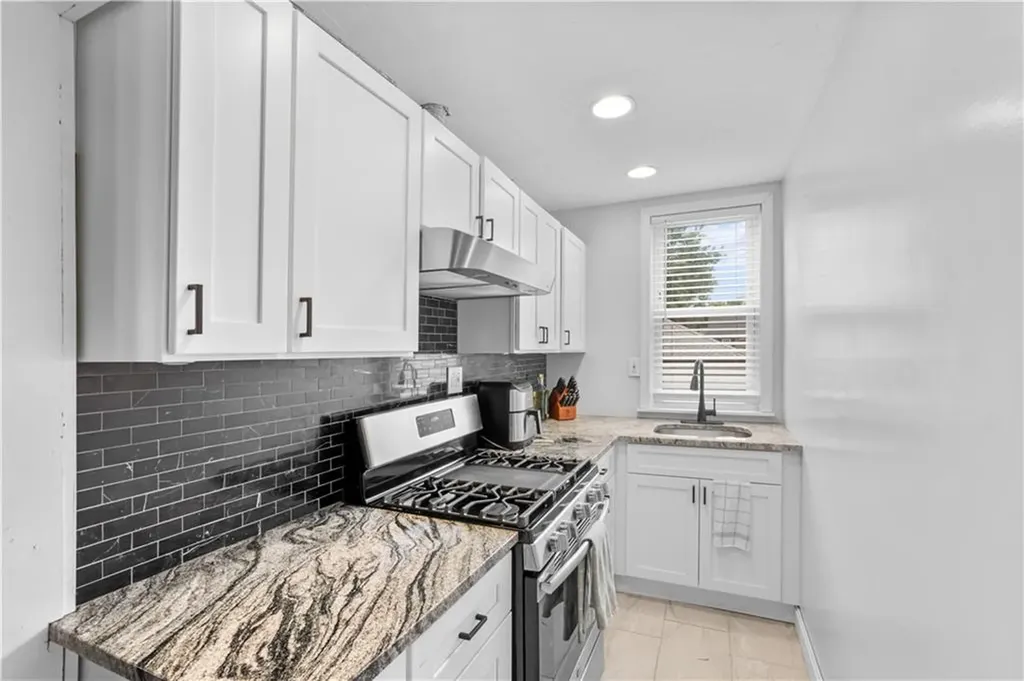 572 Admiral Street Providence RI 02908