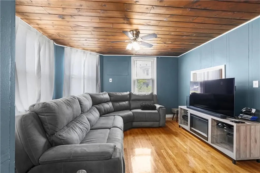 572 Admiral Street Providence RI 02908