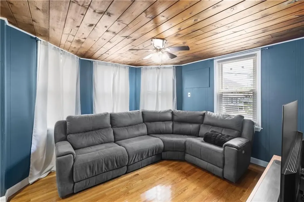 572 Admiral Street Providence RI 02908