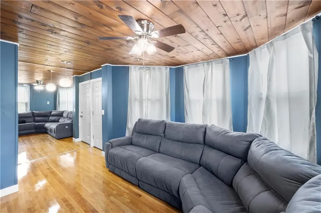 572 Admiral Street Providence RI 02908