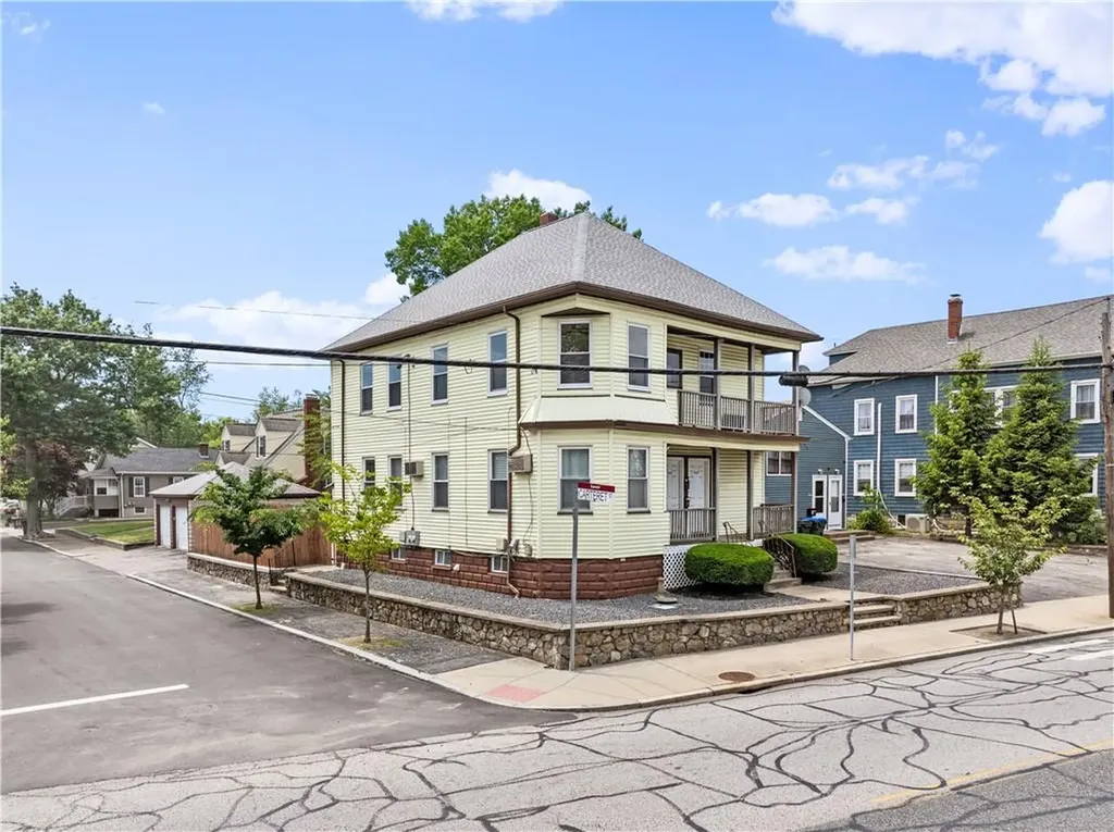 572 Admiral Street Providence RI 02908