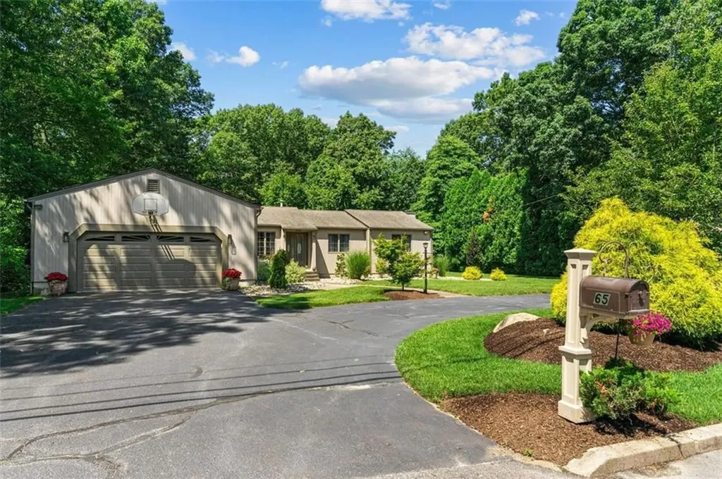 65 Apple House Drive Cranston RI 02921