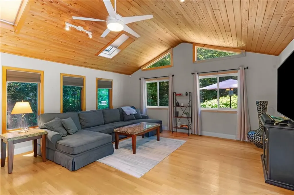 65 Apple House Drive Cranston RI 02921