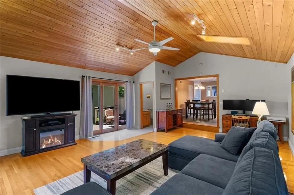 65 Apple House Drive Cranston RI 02921