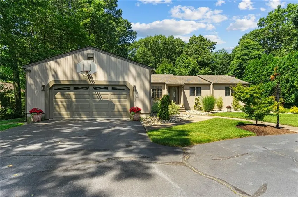 65 Apple House Drive Cranston RI 02921
