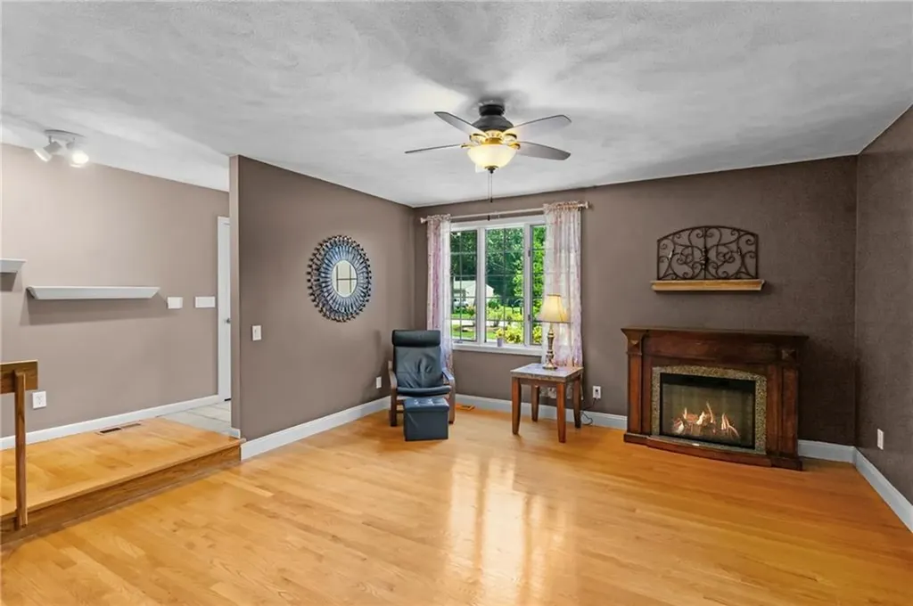 65 Apple House Drive Cranston RI 02921