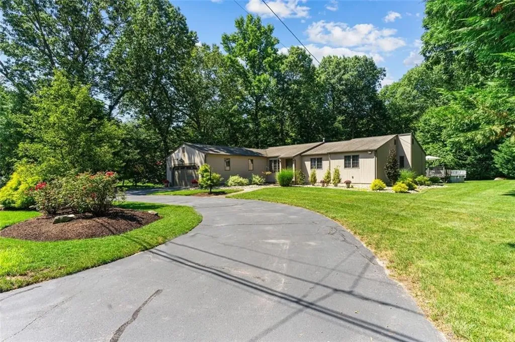65 Apple House Drive Cranston RI 02921