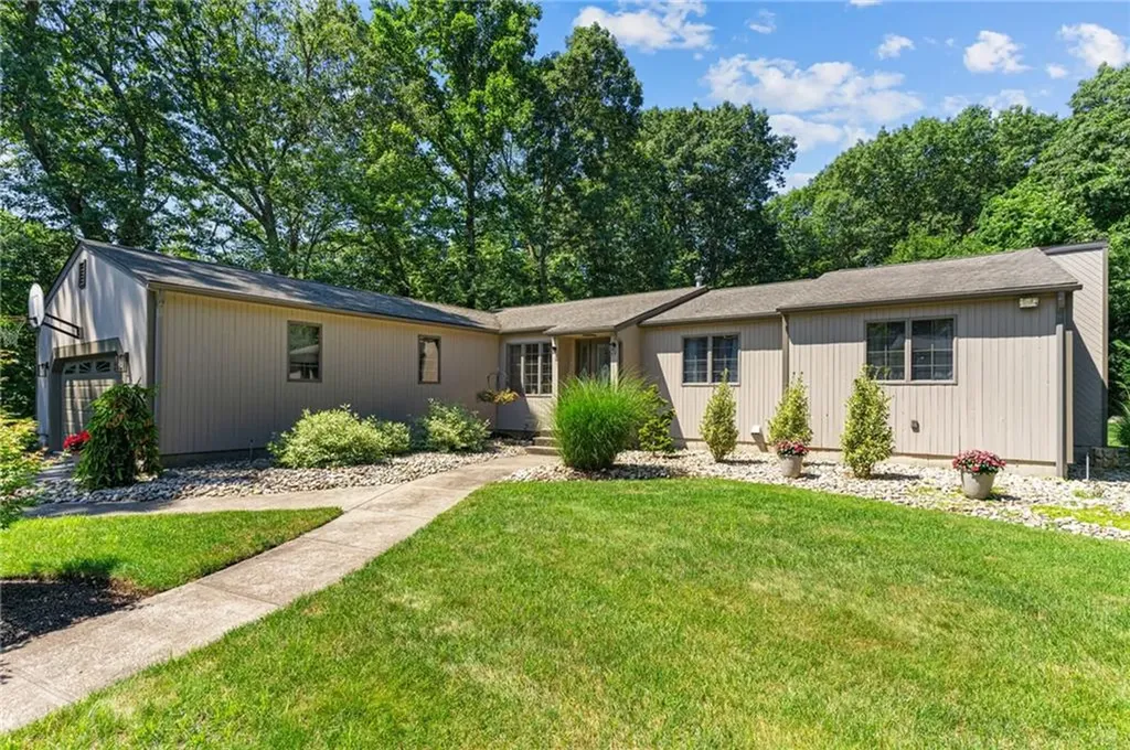 65 Apple House Drive Cranston RI 02921