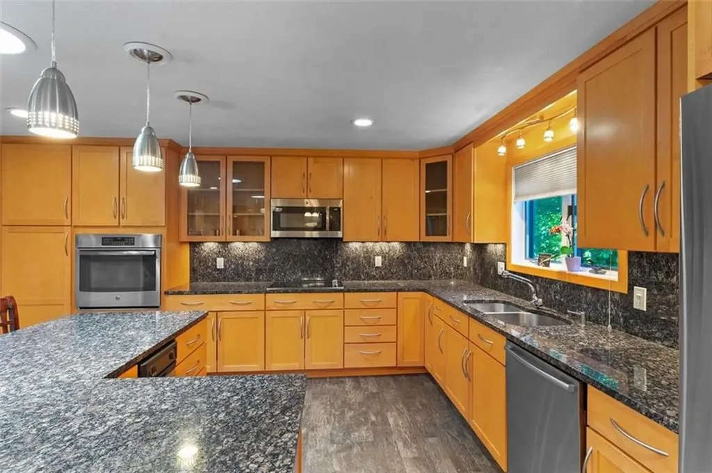 65 Apple House Drive Cranston RI 02921