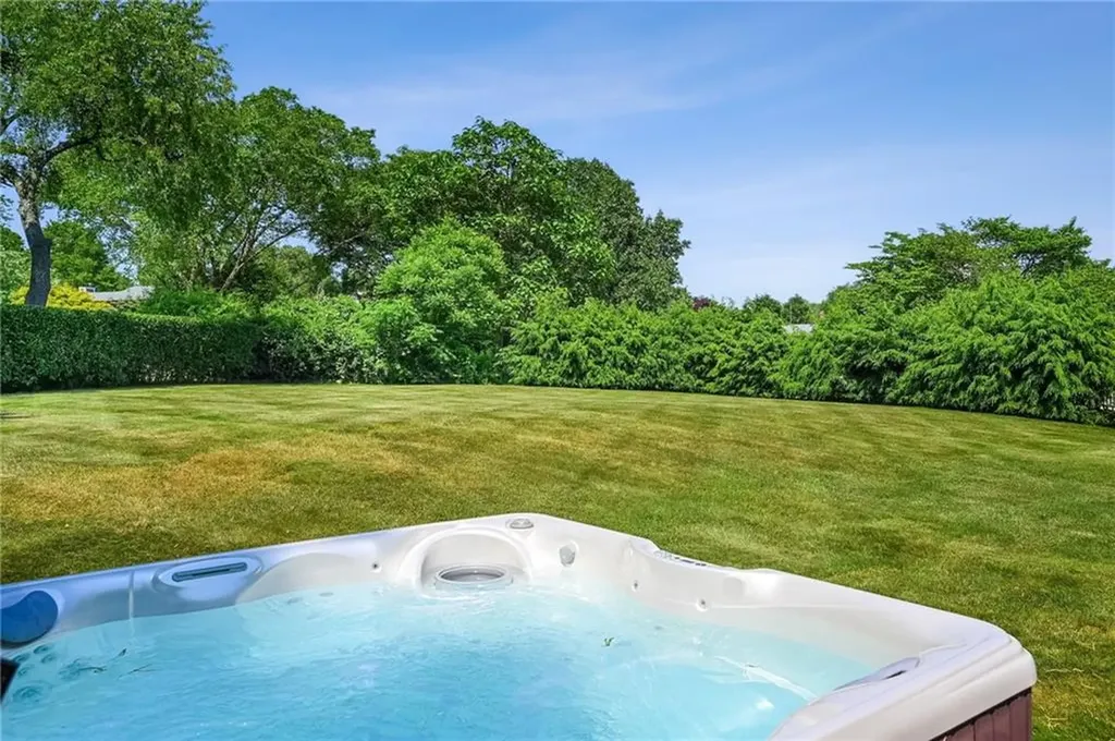 12 Wedgewood Drive Middletown RI 02842