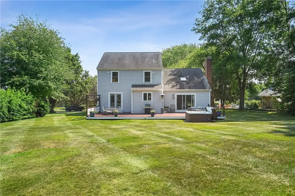 12 Wedgewood Drive Middletown RI 02842