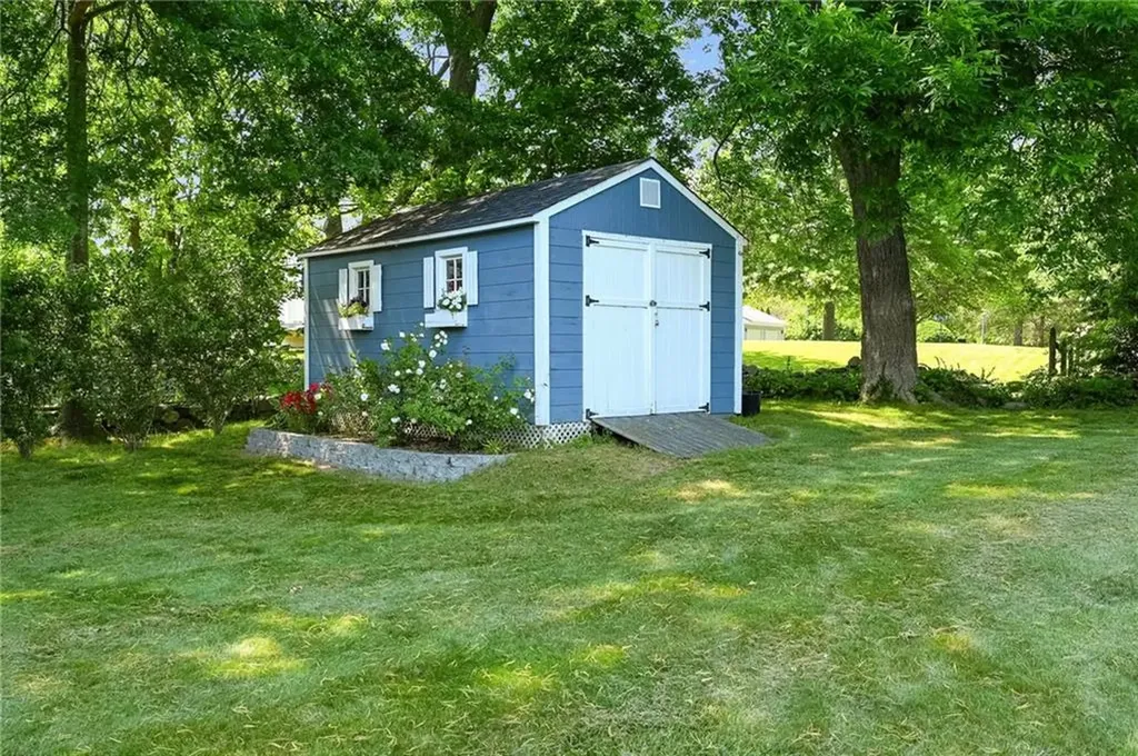 12 Wedgewood Drive Middletown RI 02842